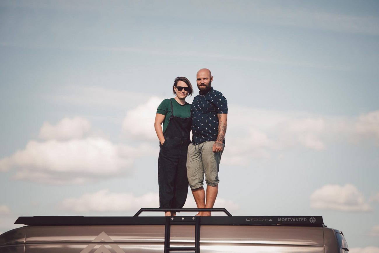 Ein Tag mit Road & Board im Sommer 2020
Steven Mahner (Fotograf); Mahners.de; 2020; Dokumentation; Road & Board; Road and Board; Vanlife; Influencer; Instagram; Youtube; Vanlifer; Maren Schwitalla; Christian Zahl; Draussenmensch
© Steven Mahner // MAHNERS PHOTOGRAPHY // mahners.de
Die Bilder sind ausschließlich für die Verwendung des vereinbarten Projektes bestimmt.
Eine weitere Nutzung und die Weitergabe an Dritte nur nach schriftlicher Zustimmung.