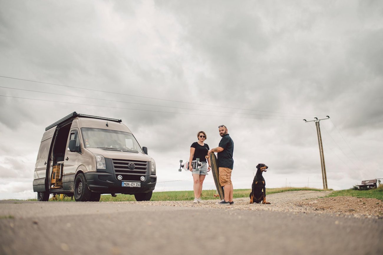 Ein Tag mit Road & Board im Sommer 2020
Steven Mahner (Fotograf); Mahners.de; 2020; Dokumentation; Road & Board; Road and Board; Vanlife; Influencer; Instagram; Youtube; Vanlifer; Maren Schwitalla; Christian Zahl; Draussenmensch
© Steven Mahner // MAHNERS PHOTOGRAPHY // mahners.de
Die Bilder sind ausschließlich für die Verwendung des vereinbarten Projektes bestimmt.
Eine weitere Nutzung und die Weitergabe an Dritte nur nach schriftlicher Zustimmung.