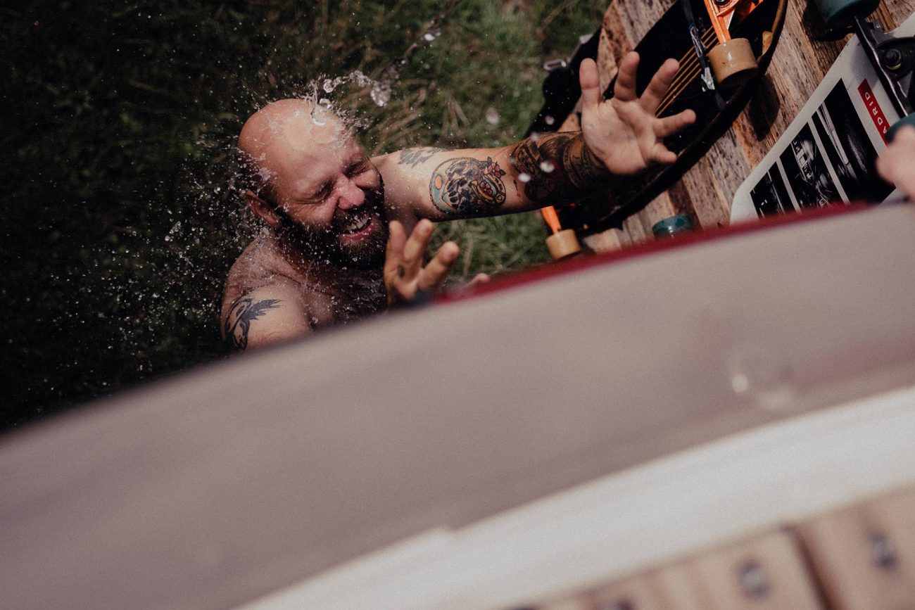 Ein Tag mit Road & Board im Sommer 2020
Steven Mahner (Fotograf); Mahners.de; 2020; Dokumentation; Road & Board; Road and Board; Vanlife; Influencer; Instagram; Youtube; Vanlifer; Maren Schwitalla; Christian Zahl; Draussenmensch
© Steven Mahner // MAHNERS PHOTOGRAPHY // mahners.de
Die Bilder sind ausschließlich für die Verwendung des vereinbarten Projektes bestimmt.
Eine weitere Nutzung und die Weitergabe an Dritte nur nach schriftlicher Zustimmung.